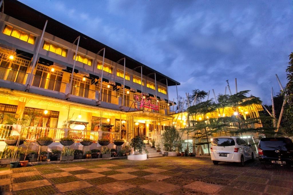 בנדונג The Victoria Guesthouse מראה חיצוני תמונה
